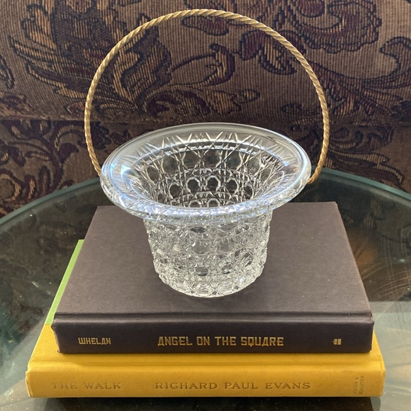 Vintage AVON Fostoria Glass Basket - Picture 5 of 9